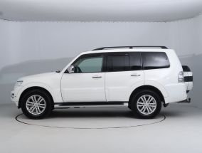 Mitsubishi Pajero - 2016