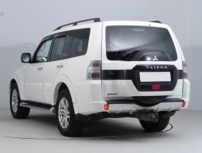 Mitsubishi Pajero - 2016