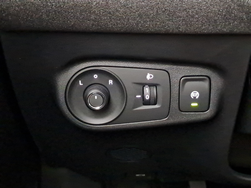 MG ZS SUV, 2025