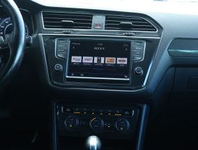 Volkswagen Tiguan - 2016