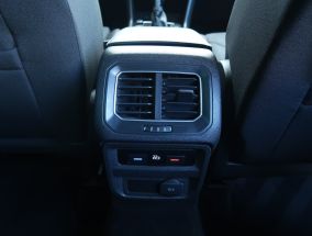 Volkswagen Tiguan - 2016