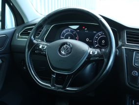 Volkswagen Tiguan - 2016