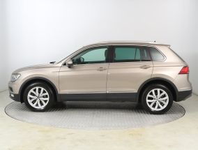 Volkswagen Tiguan - 2016