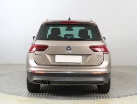 Volkswagen Tiguan - 2016