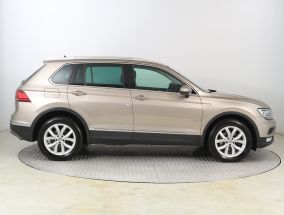 Volkswagen Tiguan - 2016