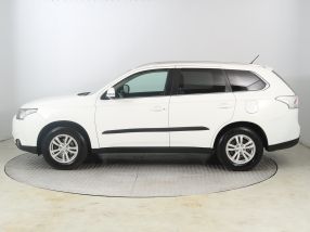 Mitsubishi Outlander - 2015