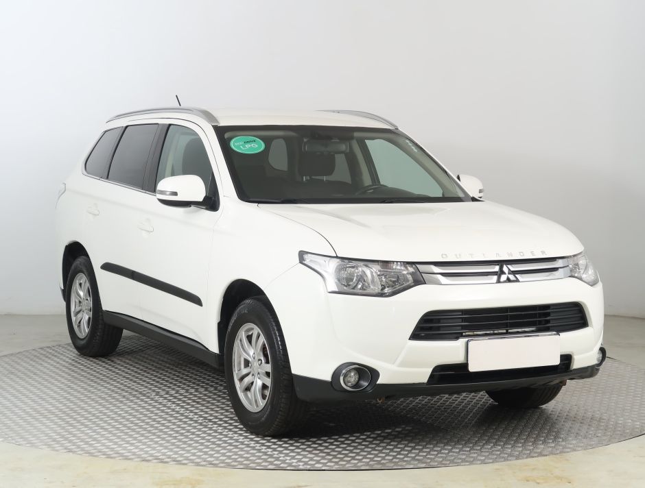 Mitsubishi Outlander - 2015