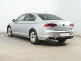 Volkswagen Passat - 2021