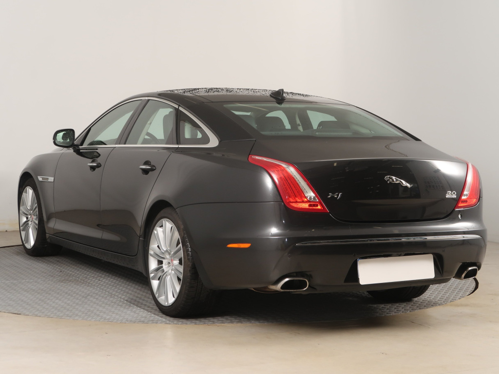 Jaguar XJ