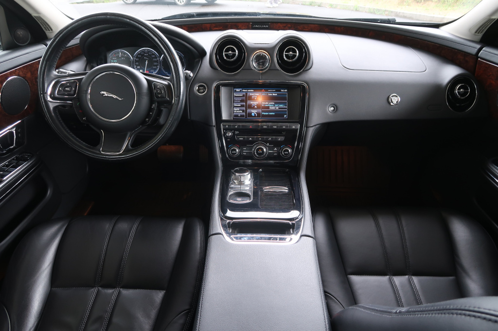 Jaguar XJ