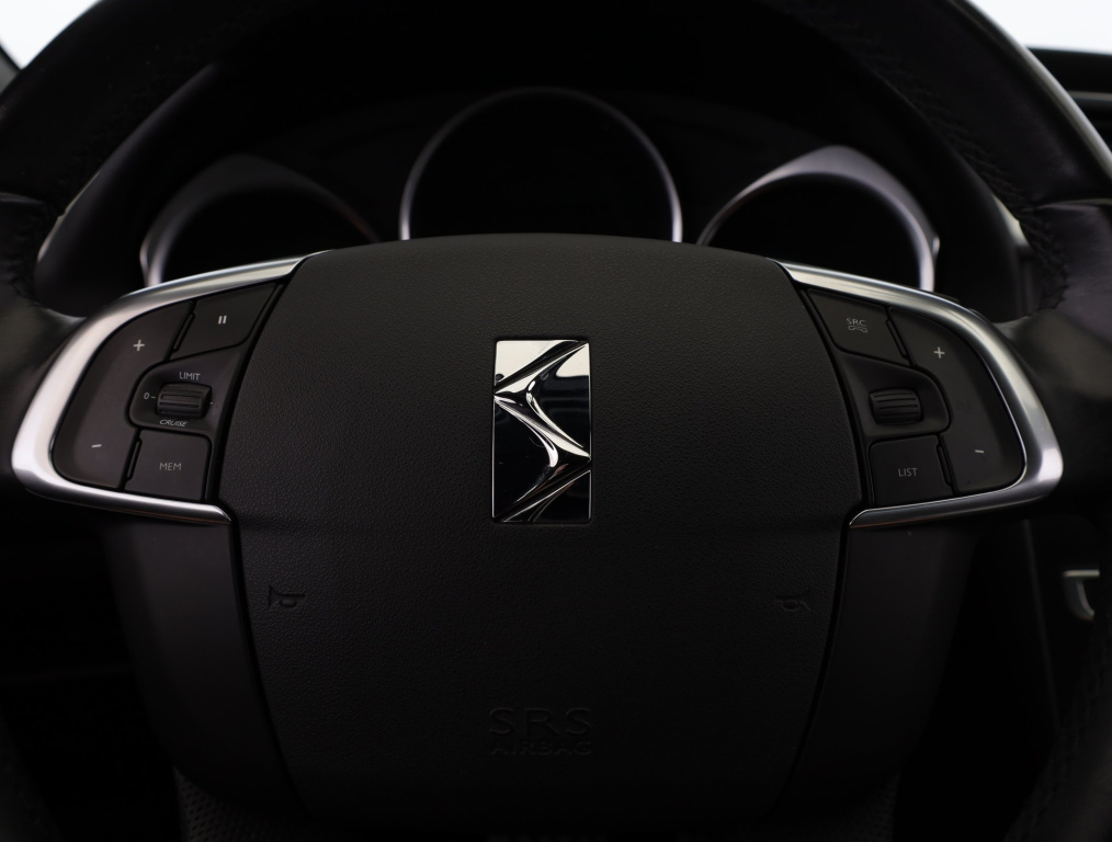 DS 4