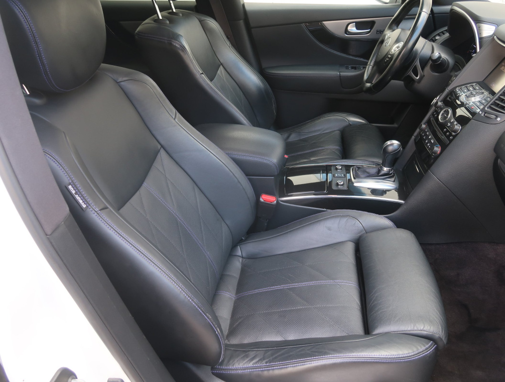 Infiniti QX70