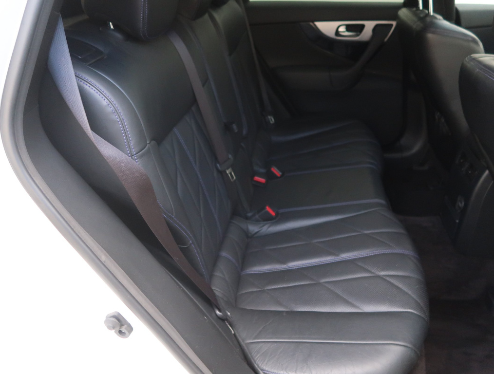 Infiniti QX70