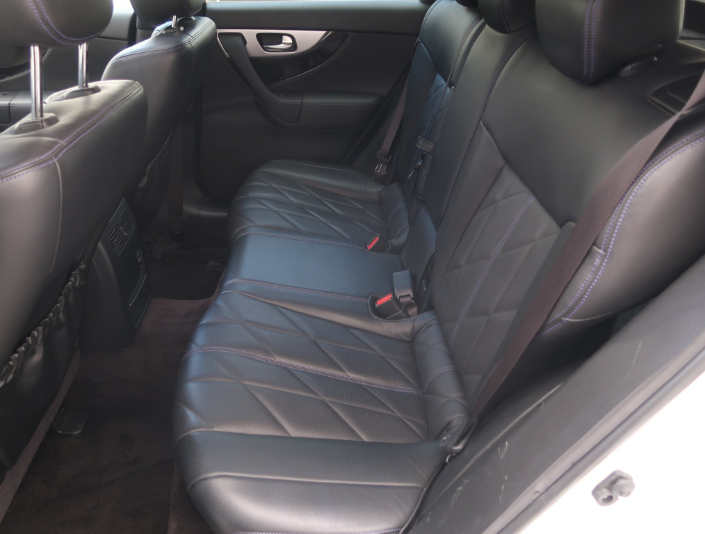 Infiniti QX70