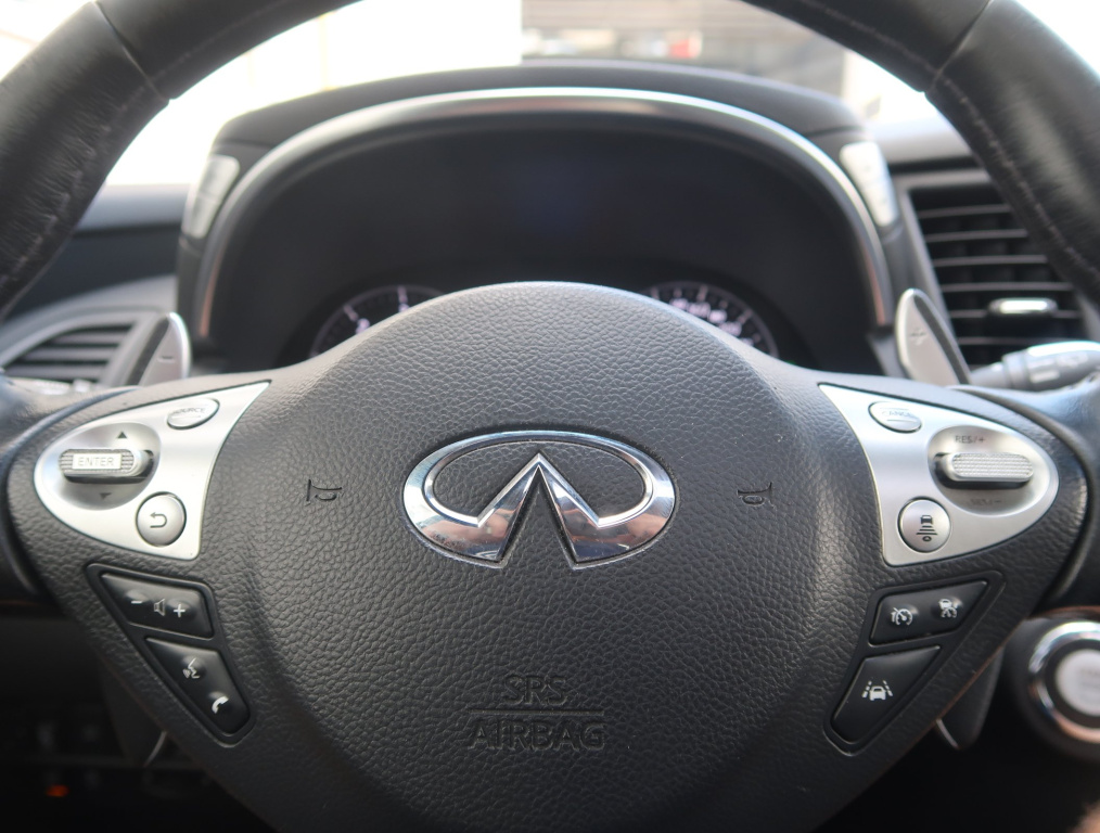 Infiniti QX70