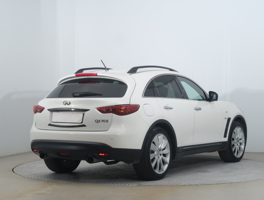 Infiniti QX70