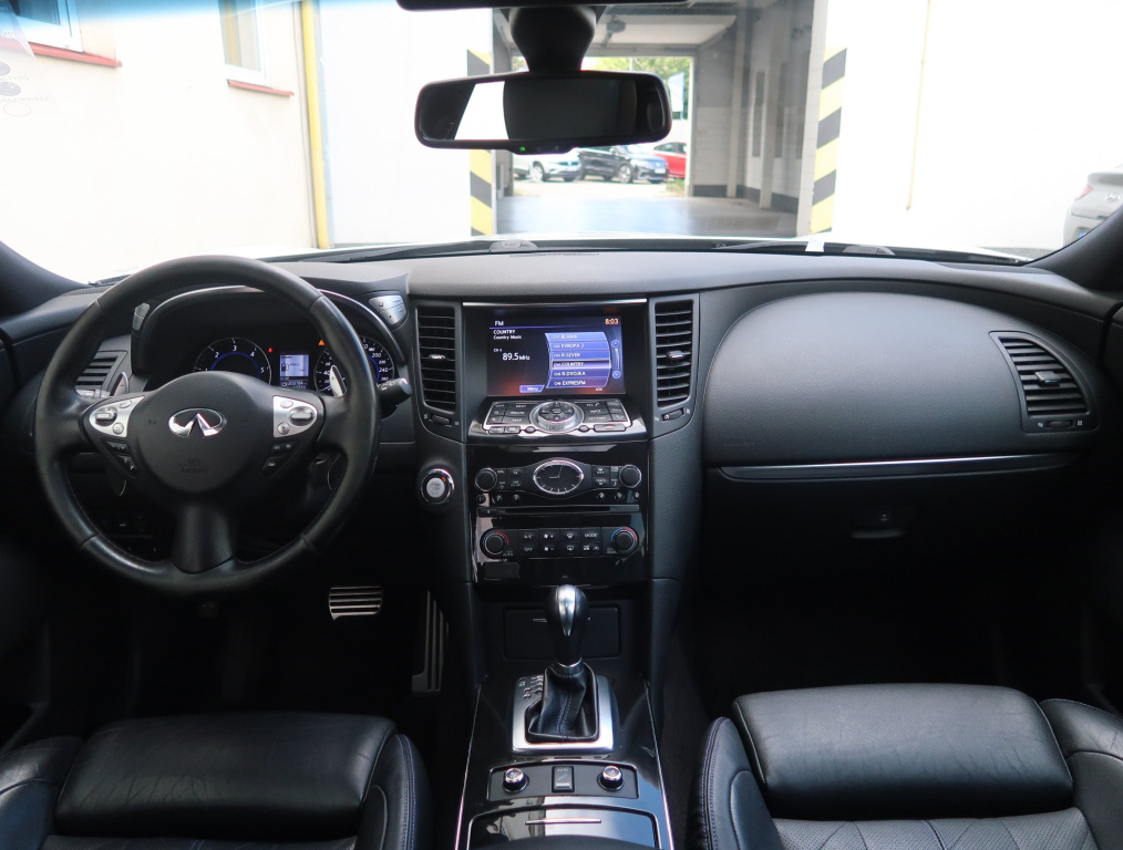 Infiniti QX70