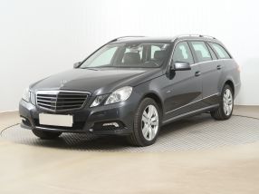 Mercedes-Benz E - 2010