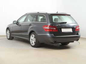 Mercedes-Benz E - 2010