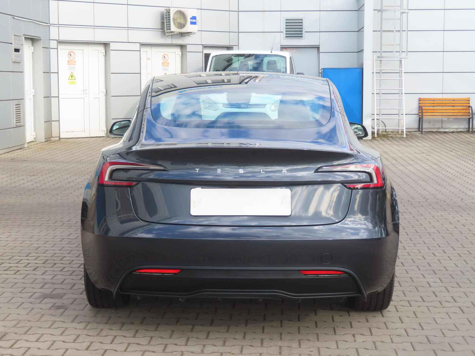 Tesla Model 3 - 2024