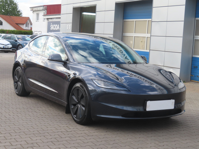 Tesla Model 3 2024