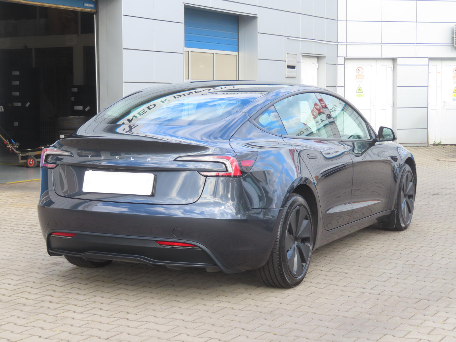 Tesla Model 3 - 2024