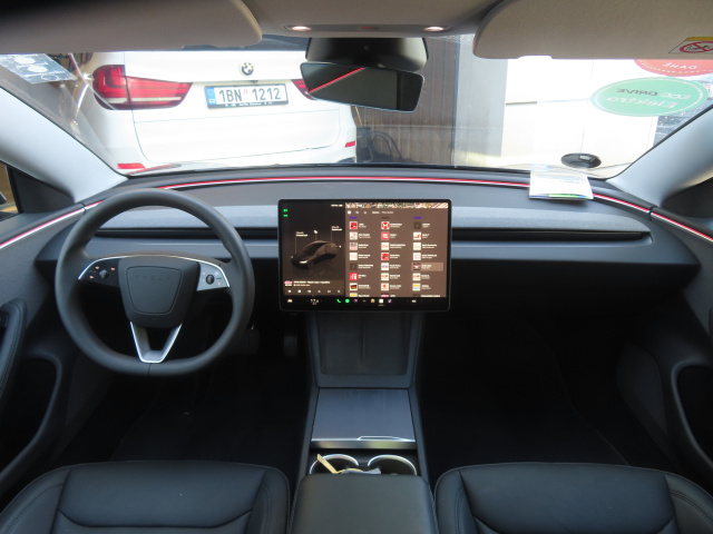 Tesla Model 3 2024