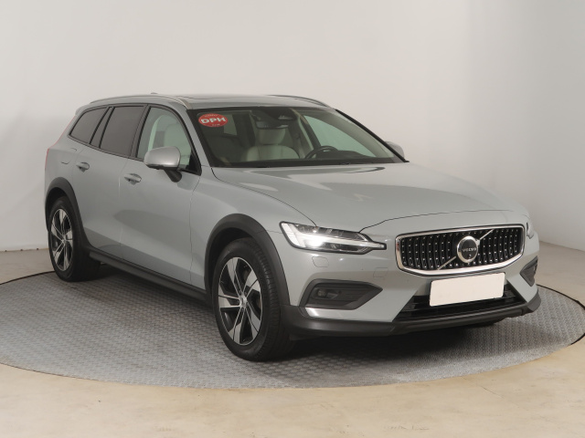 Volvo V60 Cross Country 2023