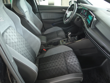 Volkswagen Golf - 2023