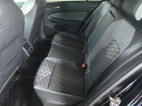 Volkswagen Golf - 2023