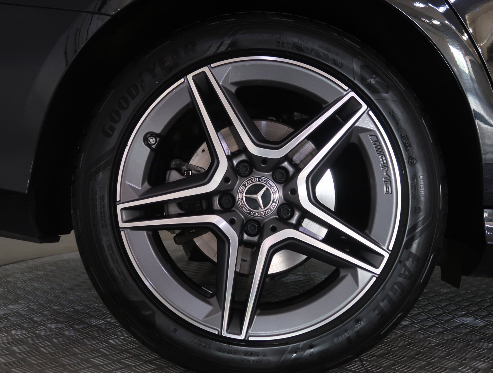 Mercedes-Benz E - 2023