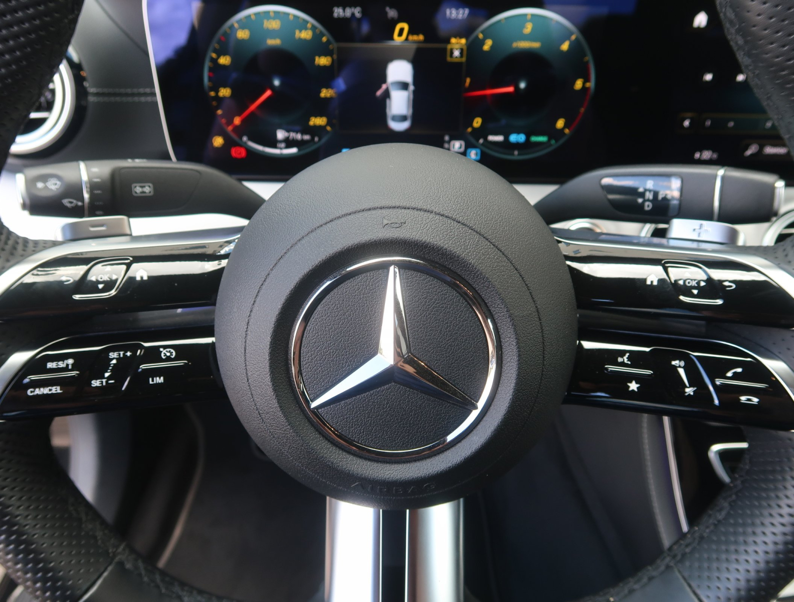 Mercedes-Benz E - 2023