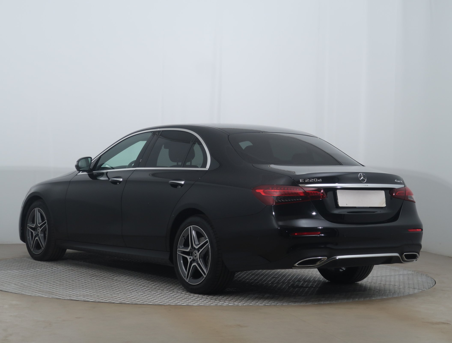 Mercedes-Benz E - 2023