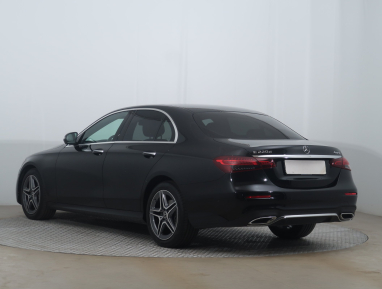 Mercedes-Benz E - 2023