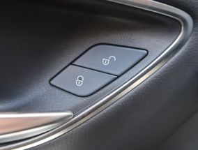 Mercedes-Benz E - 2023