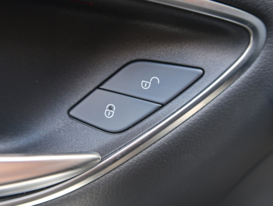 Mercedes-Benz E - 2023