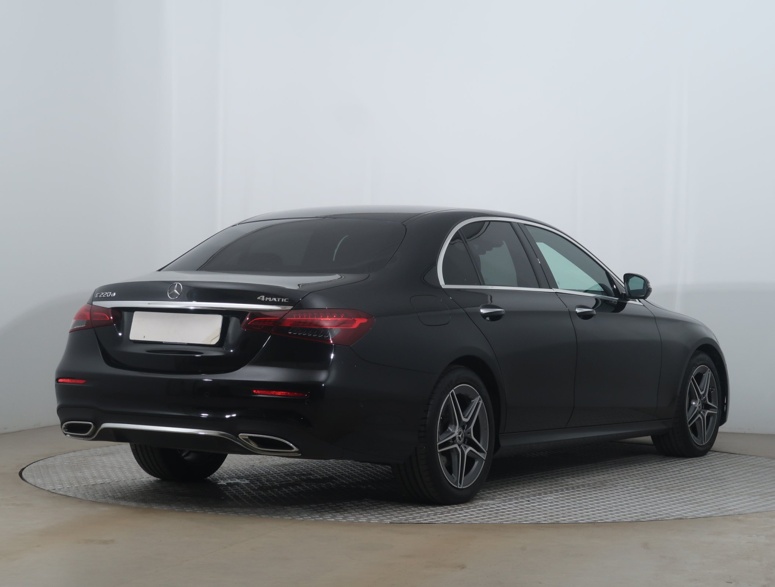 Mercedes-Benz E - 2023