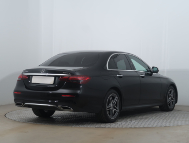 Mercedes-Benz E - 2023