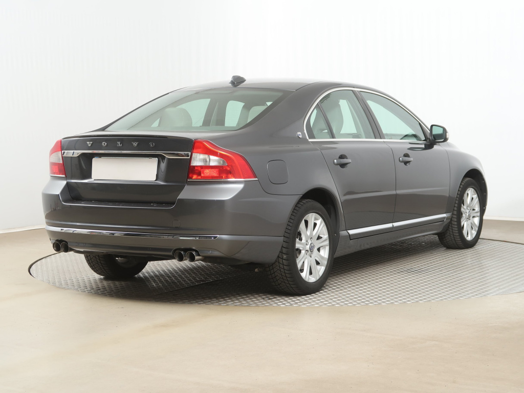 Volvo S80