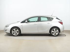 Opel Astra - 2013
