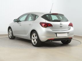 Opel Astra - 2013