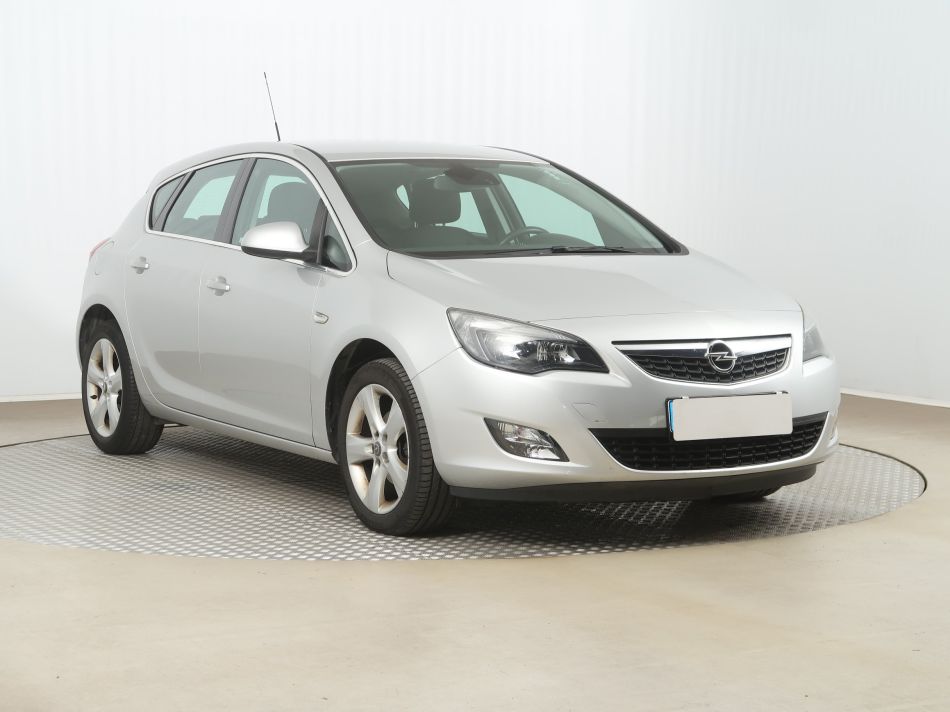 Opel Astra - 2013