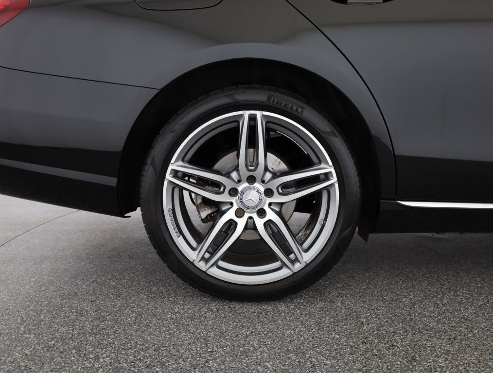 Mercedes-Benz E