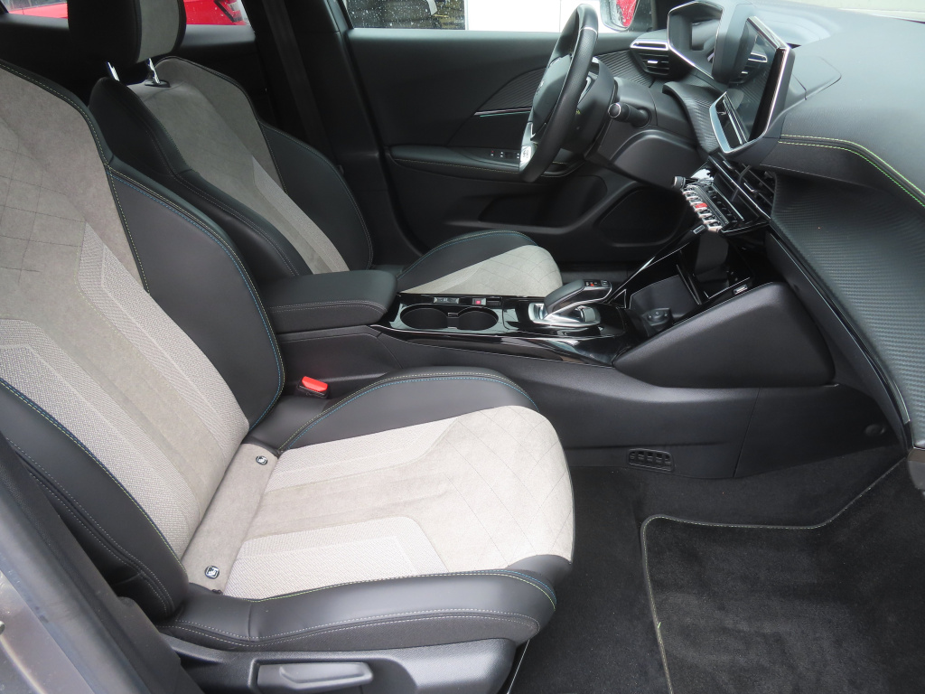 Peugeot e-2008