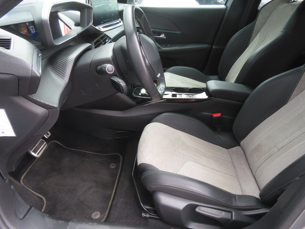 Peugeot e-2008