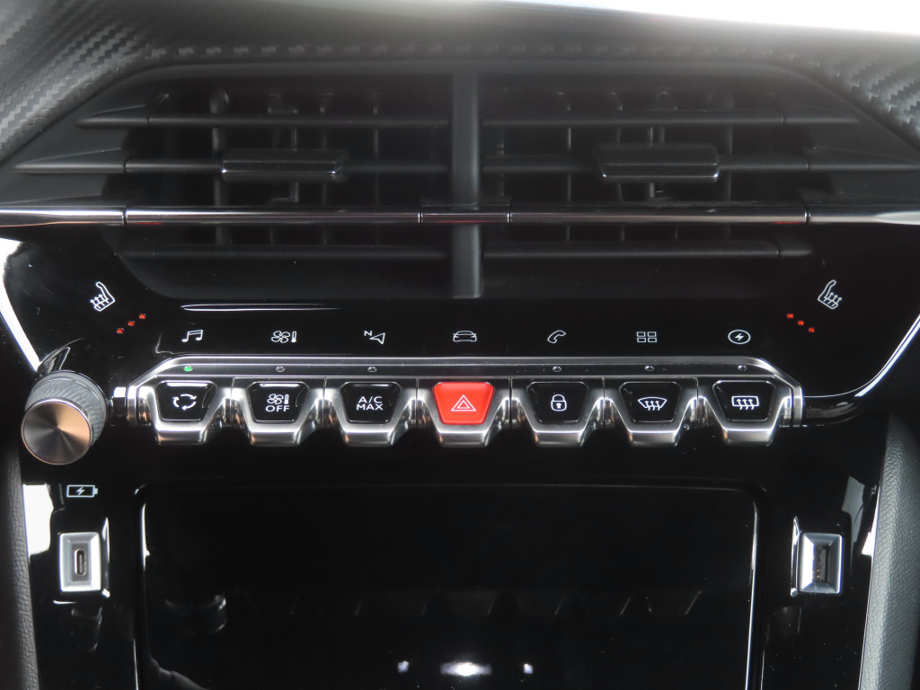 Peugeot e-2008