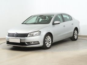 Volkswagen Passat - 2011