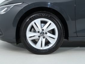 Volkswagen Golf - 2023
