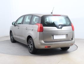 Peugeot 5008 - 2012