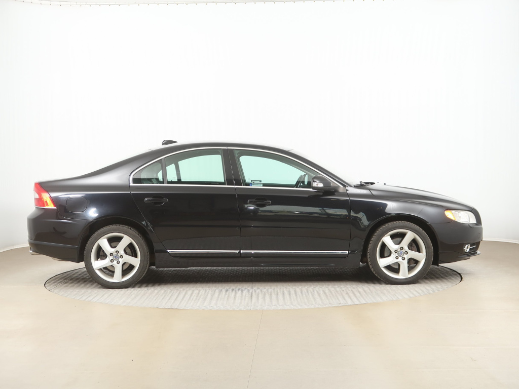 Volvo S80